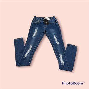 Fashion Nova too much booty jeans size 0 for women’s.